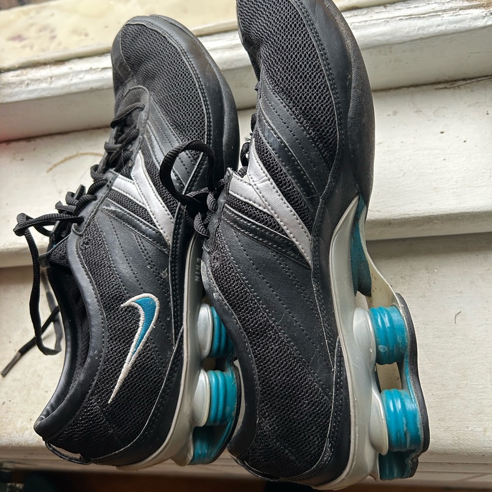 Woman’s Nike Shox, used great condition. Size 9.
